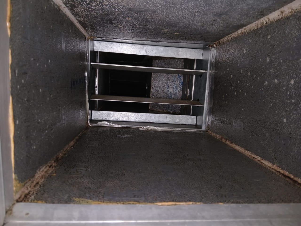 Clean air duct system